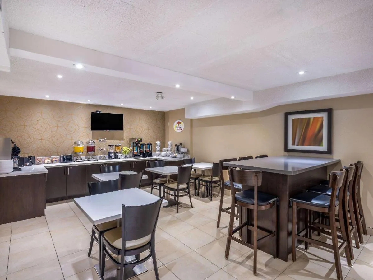 Hotel Super 8 By Wyndham Toronto East On