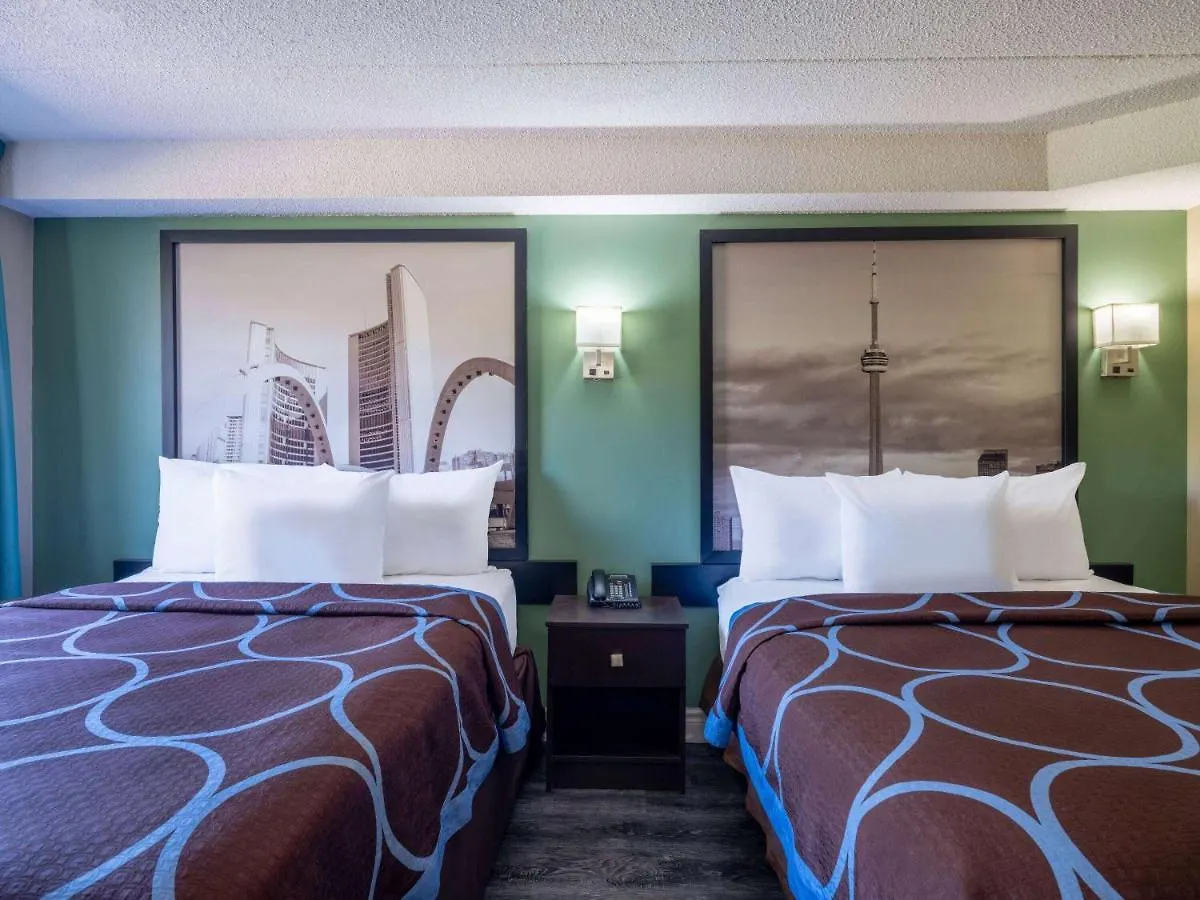 Hotel Super 8 By Wyndham Toronto East On