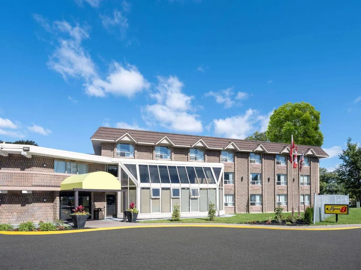Super 8 By Wyndham Toronto East On Hotel