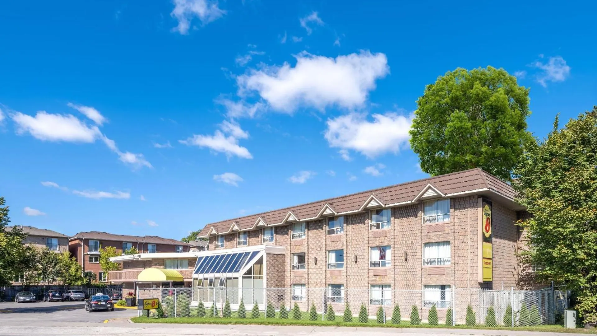 Super 8 By Wyndham Toronto East On Hotel