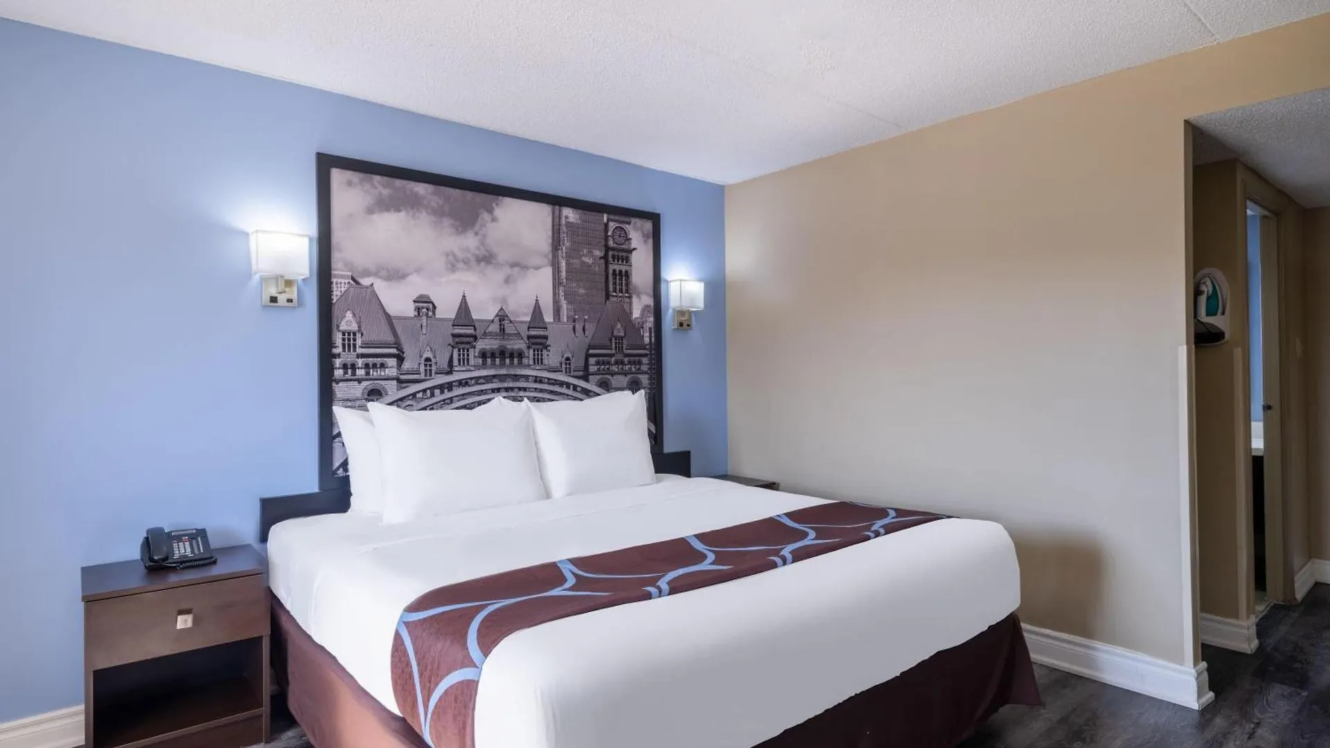Super 8 By Wyndham Toronto East On Hotel