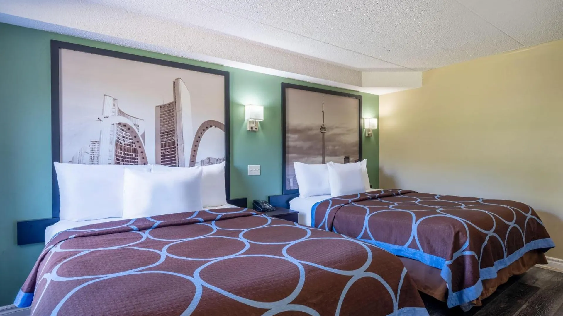 Super 8 By Wyndham Toronto East On Hotel