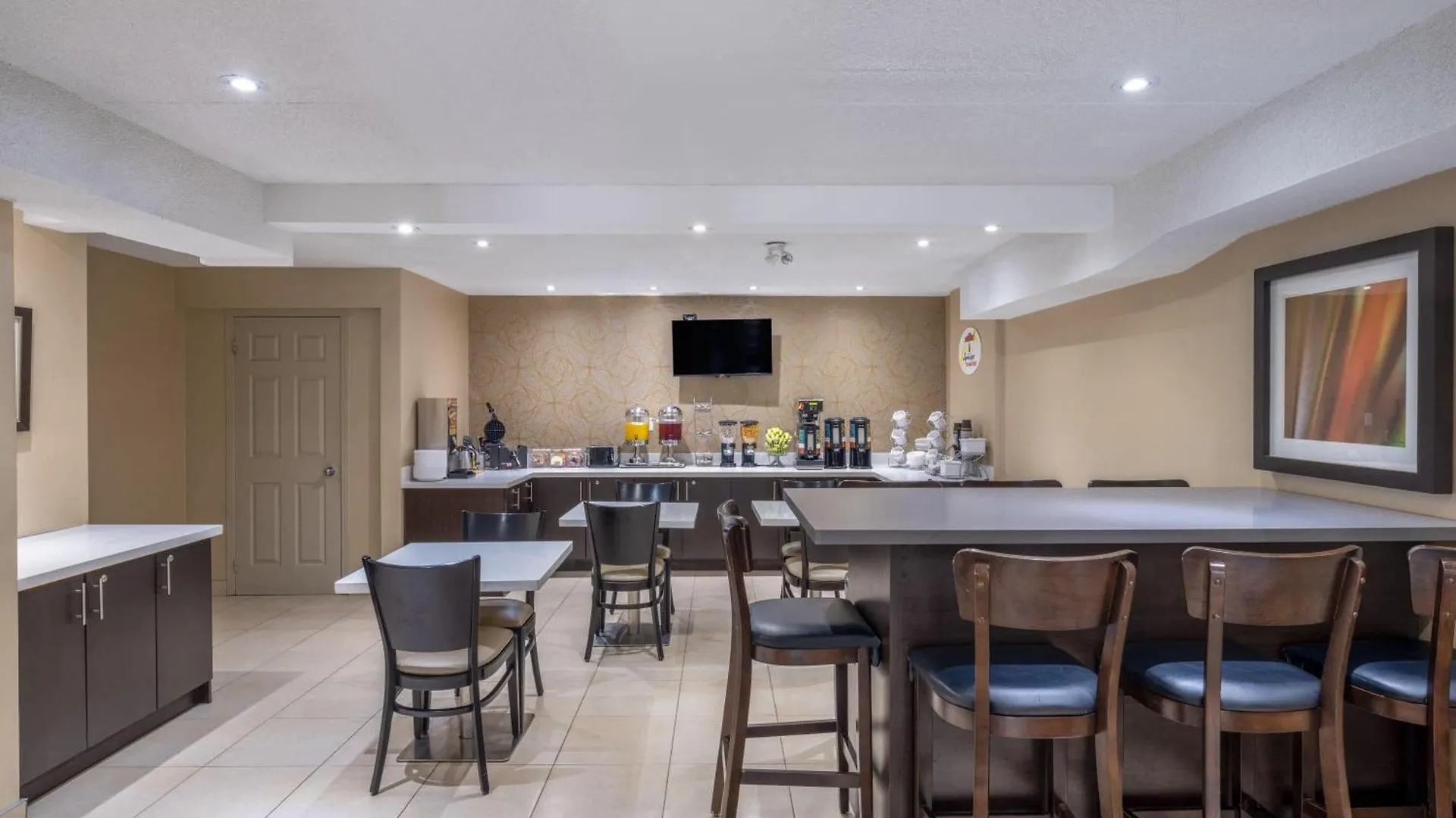 Super 8 By Wyndham Toronto East On Hotel