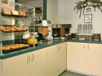 Super 8 By Wyndham Toronto East On Hotel Canada