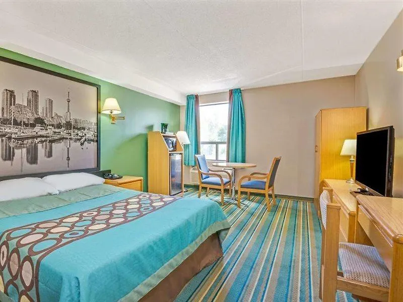 Super 8 By Wyndham Toronto East On Otel