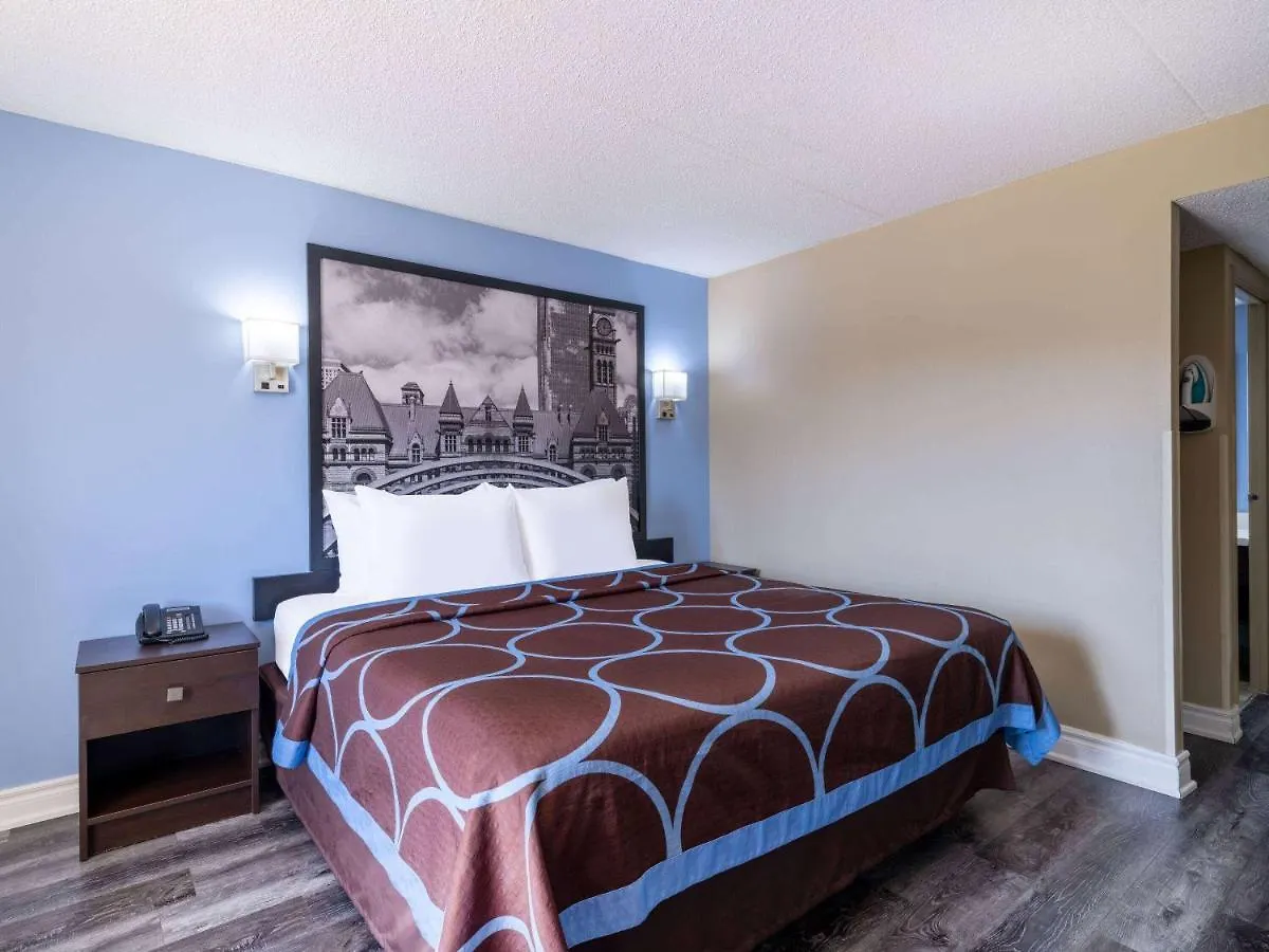 Super 8 By Wyndham Toronto East On Otel 2*,