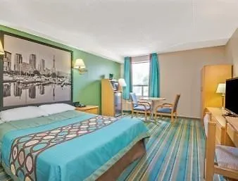 Super 8 By Wyndham Toronto East On Otel
