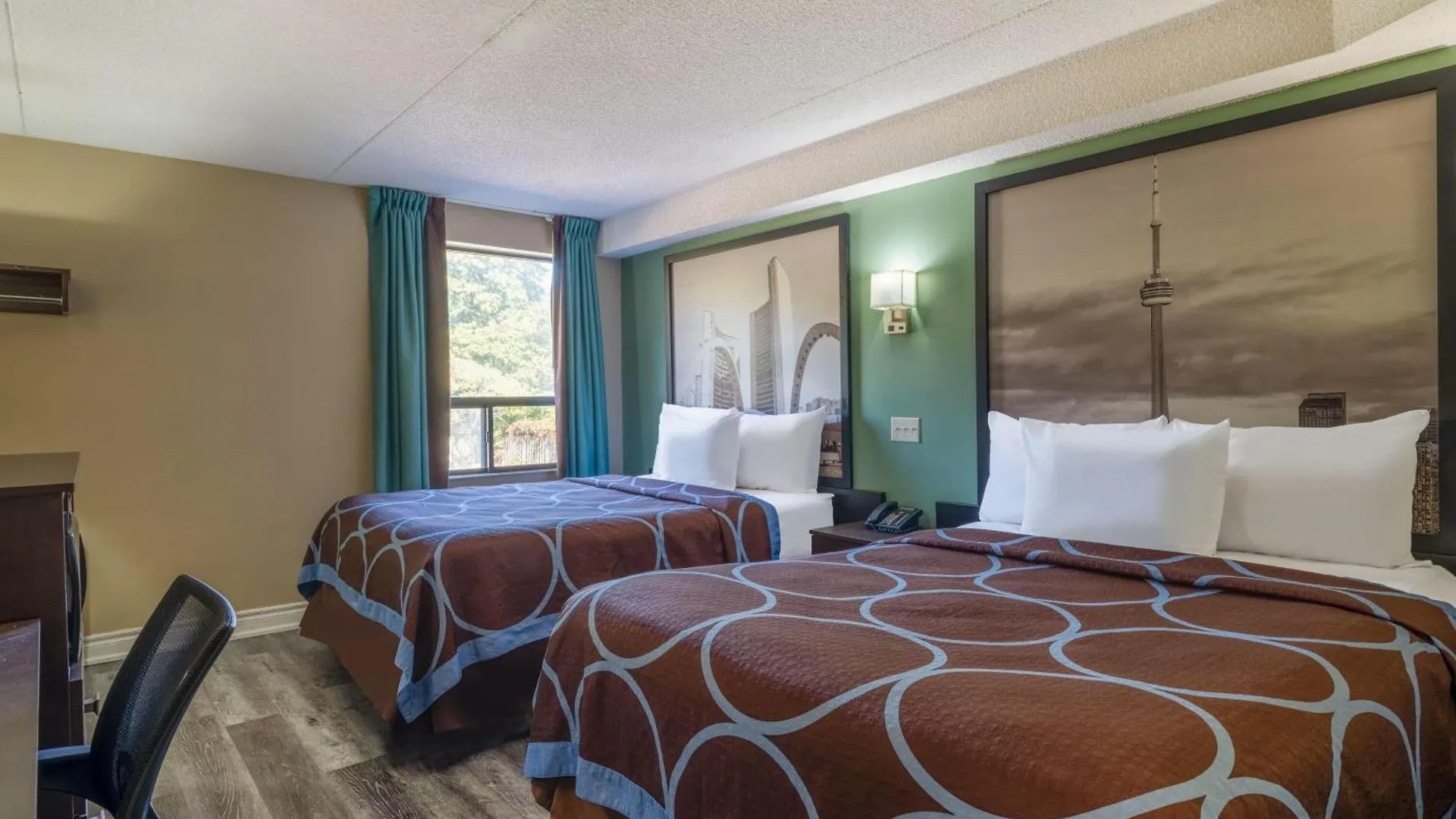 Super 8 By Wyndham Toronto East On Otel 2*,